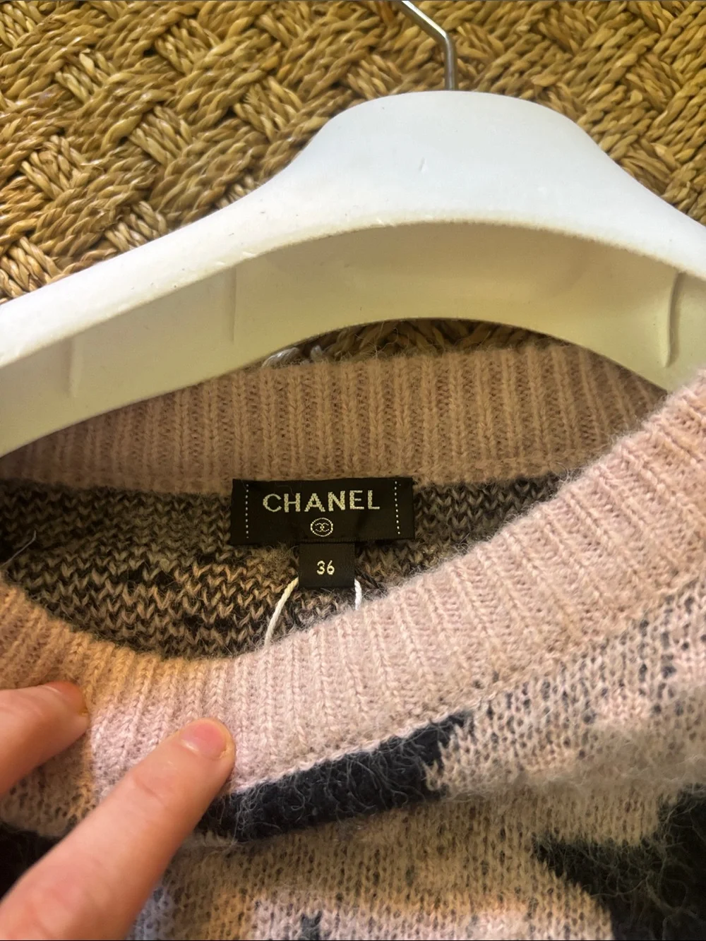 CHANEL Two-Tone Star & Chain Motif Crewneck Sweater - Black & Cream